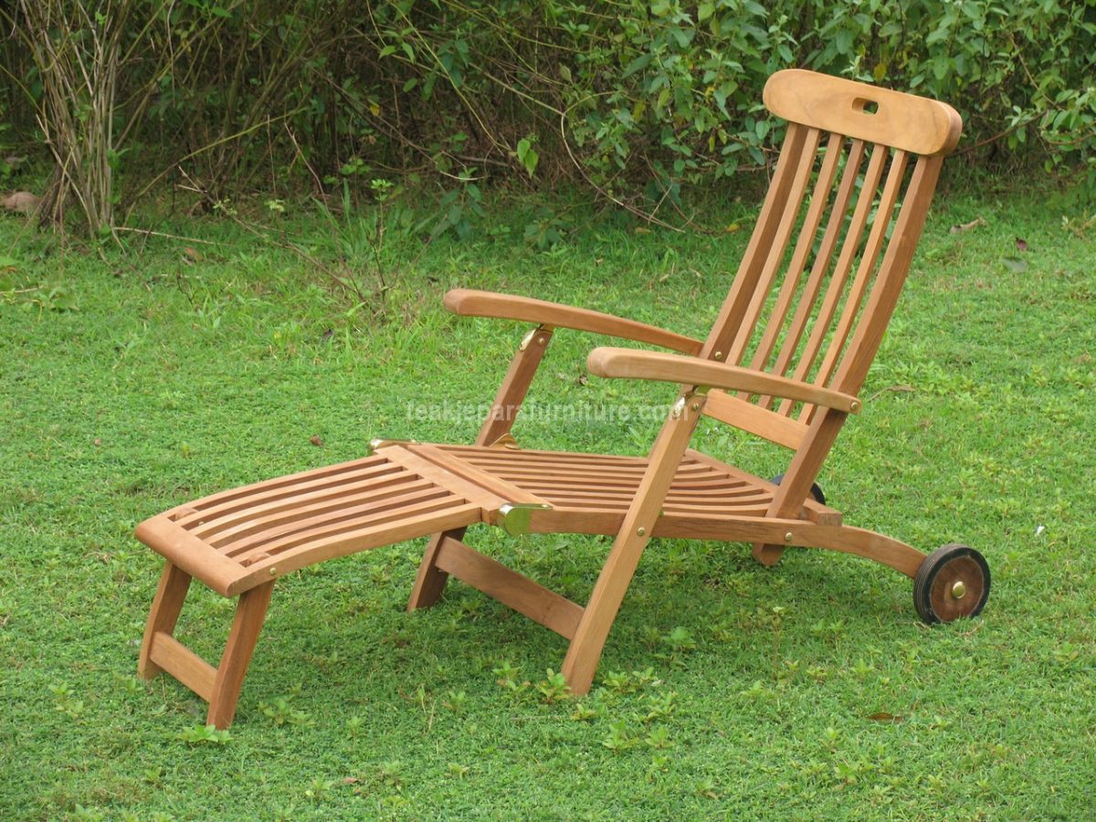 teak steamer chair
