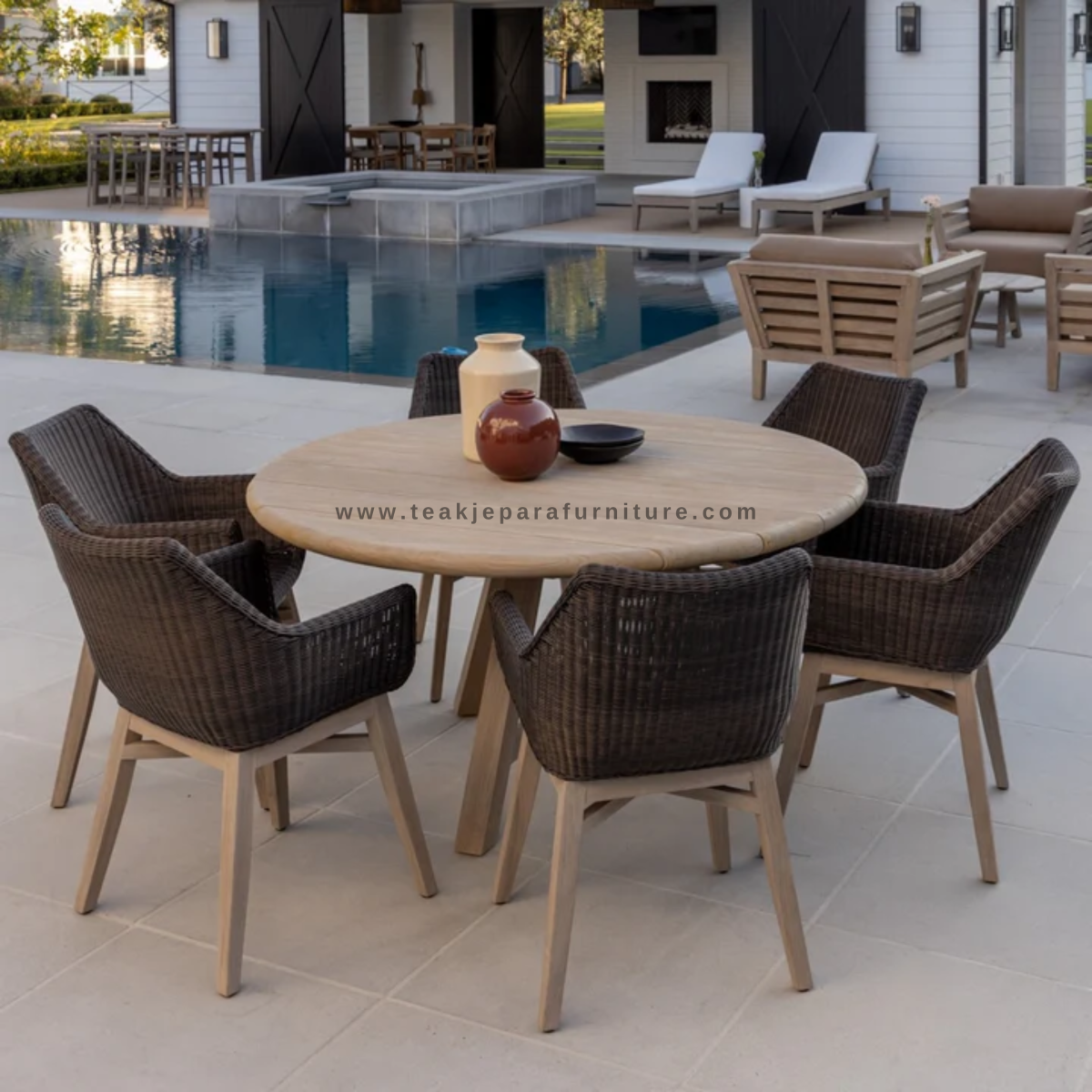 TEAK OUTDOOR NAPPA ROUND TABLE