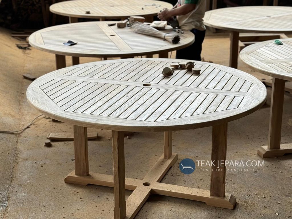 Round Teak Outdoor Dining Table Round Teak Outdoor Dining Table
