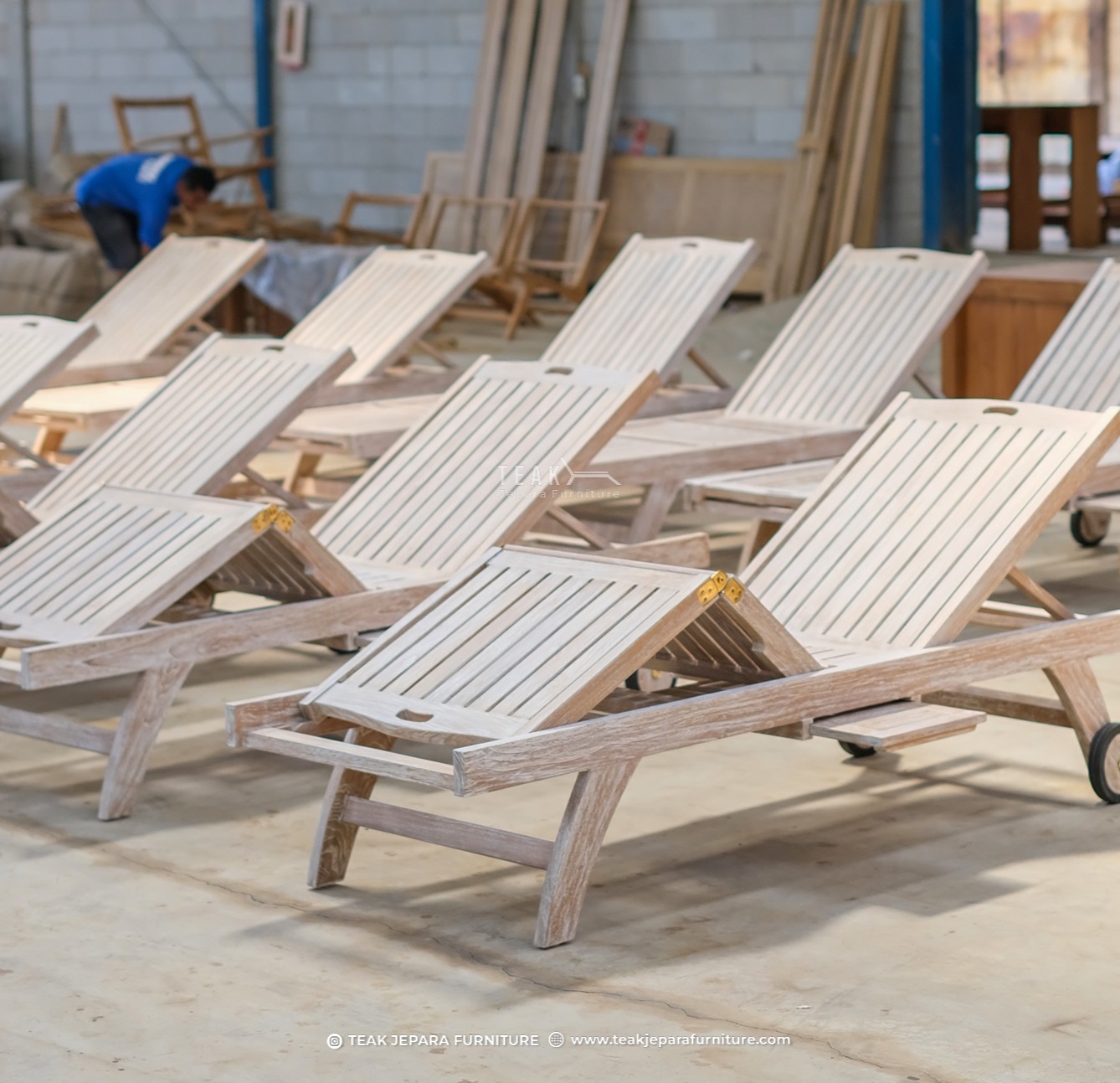 teak wood sun lounger